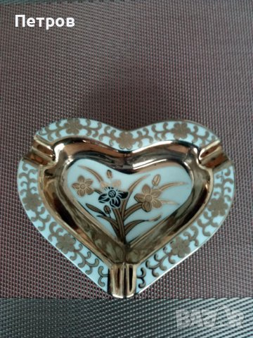 Продавам красив и изящно изработен  пепелник.Порцелан-Германия., снимка 2 - Колекции - 39881434