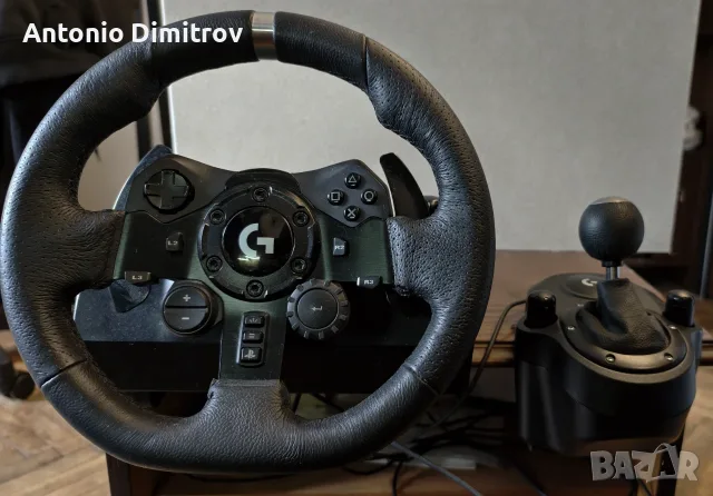 Волан Logitech G923 със скоростен лост и педали