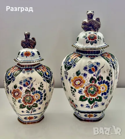 Две вази / урни Royal Delft Polychrome