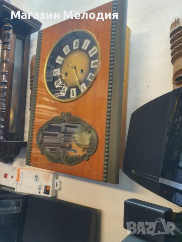 Стенен руски часовник Янтар Профилактиран. Работи точно., снимка 3 - Стенни часовници - 40970303