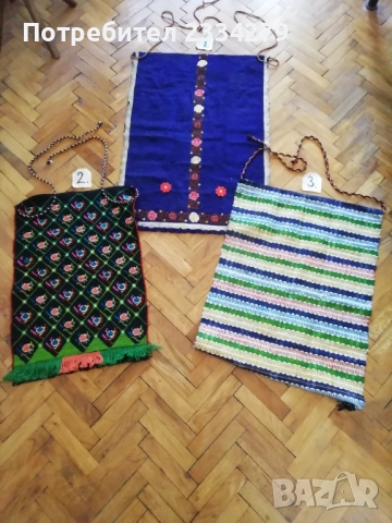 Стари фолклорни престилки, допълнение към женска народна носия. 