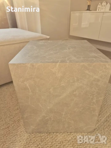 Продавам нова модерна квадратна маса за кафе, цвят бежов, снимка 3 - Маси - 51492187