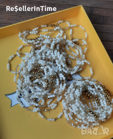 Лот от 60 броя ръчно изработени гривни с изкуствени перли и кристалче Сваровски , снимка 5 - Гривни - 44531638