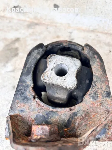 Тампон преден под радиатор за Тойота Корола версо. 2.2 D-CAT. 177кс., снимка 5 - Части - 49031617