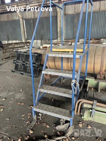 мобилна индустриална/складова стълба с платформа, снимка 2 - Други машини и части - 53661716