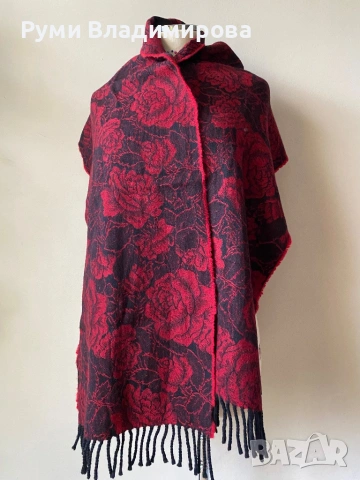 Червен шал от 100 % вълна, снимка 2 - Шалове - 52638160