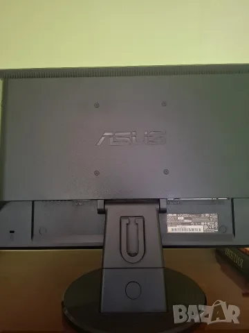 Монитор ASUS VW193 19 Inch LCD Включва: VGA кабел, снимка 4 - Монитори - 52824677