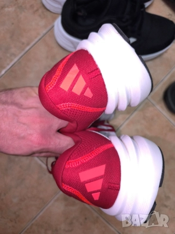 Адидас номер 46 червени и черни, снимка 2 - Маратонки - 52040240
