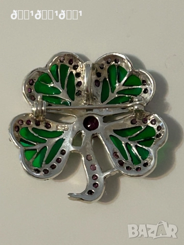 Невероятно красиво бижу! Сребърен медальон/ брошка детелина с емайл и естествени рубини , снимка 6 - Колиета, медальони, синджири - 52849694
