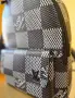 Уникална унисекс раница Louis Vuitton – сив цвят Оригинална и стилна раница Louis Vuitton, снимка 1