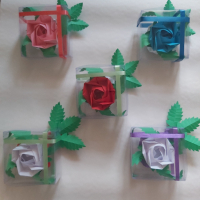 Оригами рози в кутиики, снимка 4 - Изкуствени цветя - 44693312