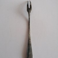 Сребърна вилица , снимка 2 - Антикварни и старинни предмети - 39418092