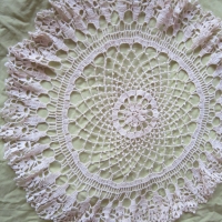 Нова ръчно плетена покривка ф.100 см, снимка 3 - Декорация за дома - 35277839
