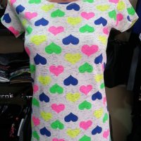 Тениска на сърчица в неонови зелен и розов цвят, снимка 1 - Тениски - 41535590
