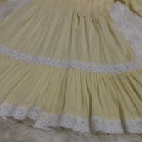 ИЗКЛЮЧИТЕЛНО КРАСИВА жълта рокля с бяла дантела , снимка 2 - Рокли - 40364447