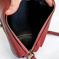 Естествена кожа, червена дамска чанта за рамо марка Giulia, снимка 6 - Чанти - 18841670