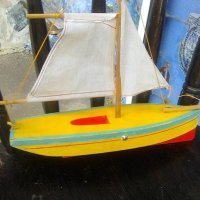 Стара играчка дървена съветска платноходка с кил и платна може да плува, снимка 3 - Колекции - 41532564
