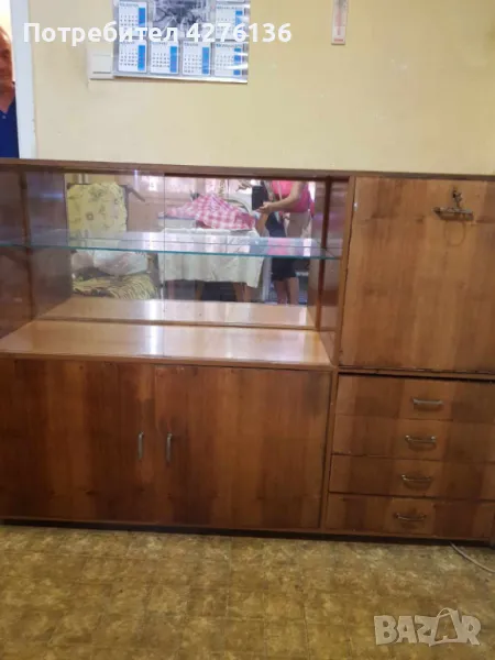 Стар масивен шкаф, снимка 1