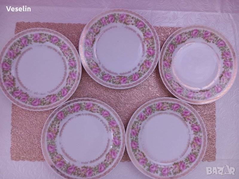 Комплект Порцеланови чинии , снимка 1