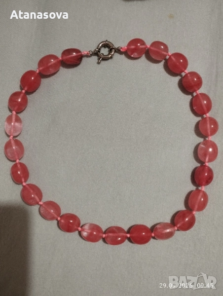 Продавам колие от малинов кварц с включвания, снимка 1