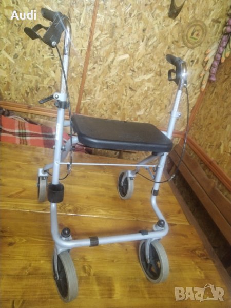 Сгъваема проходилка ролатор за възрастни, оперирани, трудно подвижни хора. Марка: DRIVE Седалка за с, снимка 1