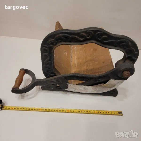 старинна масивна машина за рязане на хляб чугунена, снимка 1