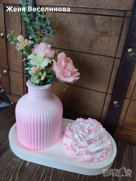 ПОДАРЪК ЗА ОСМИ МАРТ - КЕРАМИЧНА ВАЗА С ЦВЕТЯ И КЕРАМИЧЕН БОЖУР, снимка 1