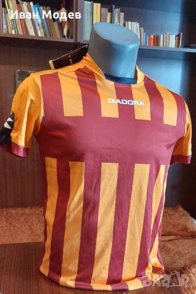 Продавам оригинална тениска на Diadora на Galatasaray 
Размер:142 см, снимка 1