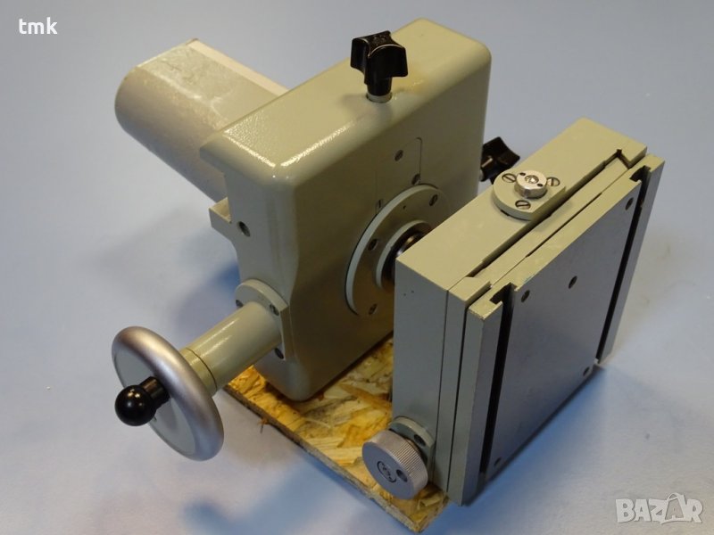 Маса инструментална Carl-Zeiss подвижна 120x120 mm, снимка 1