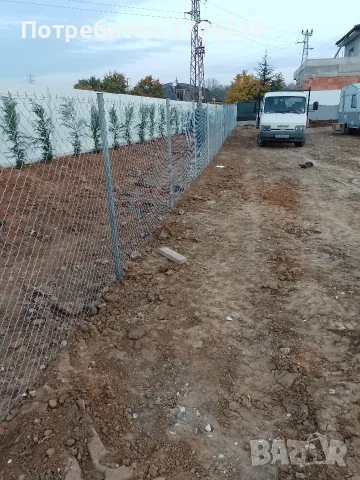 Почистване на парцели и заграждане с оградна мрежа. 