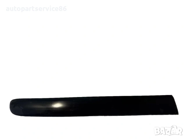 Декоративна лайсна на задната дясна врата черна за KIA Carnival (2006–2012) 87722-4D100