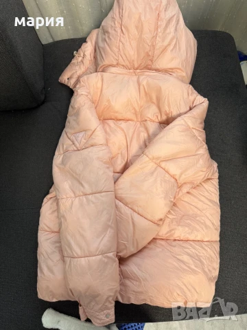 Зимно пухено яке Guess M размер, снимка 13 - Якета - 51112378