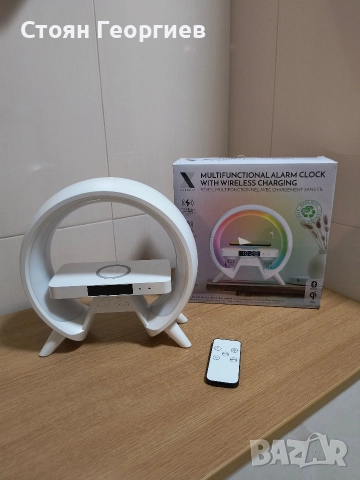 Чисто ново многофункционално зарядно с вградена колонка будилник сменящи светлини, снимка 2 - Друга електроника - 52795709