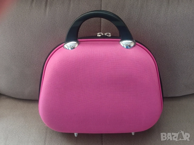 Кокетна розова чанта с цип, тип куфарче. Подходяща за грим, козметика, аксесоари, маникюр, педикюр, снимка 5 - Чанти - 52425349