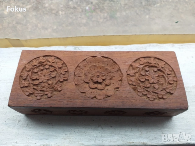 Стара дървена кутия за бижута дърворезба