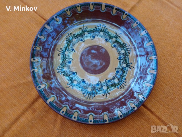 Декоративна керамична чиния