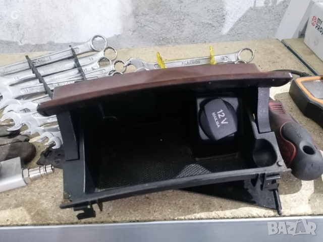 Пепелник Мерцедес W 211 E класа , снимка 3 - Части - 36346018