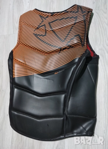 Най-добрите висок клас жилетки за джет,уейкборд,кайт и др.водни спортове, снимка 11 - Водни спортове - 28891351