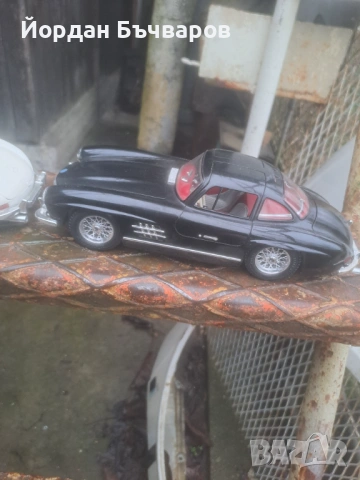 Метални  колекционерски Mercedes Banz 300SL Burago Italy 1:18 метален ретро модел, снимка 14 - Колекции - 53020517