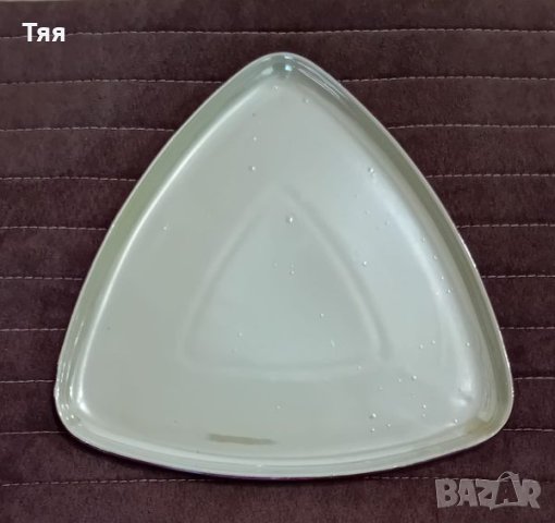 Триъгълно порцеланово плато на СИП