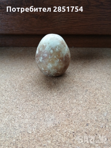 Колекционерско яйце от полускъпоцен камък 