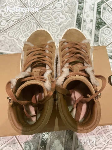 Оригинални обувки UGG, снимка 4 - Кецове - 52719600