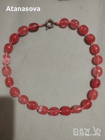 Продавам колие от малинов кварц с включвания