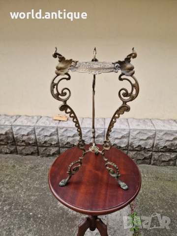 Страхотна антикварна френска бронзова масичка 