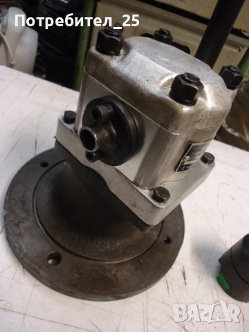 Хидравлична помпа, снимка 3 - Резервни части за машини - 53776185