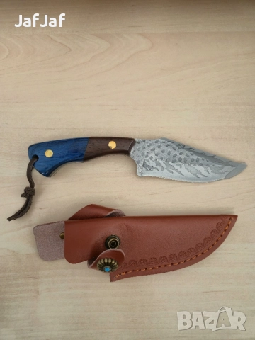 Нов гравиран нож с кобур.