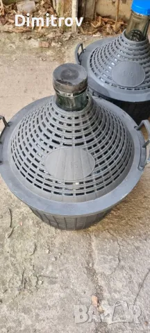 Нова дамаджана стъклена 10 литра 20лв
15л. 28лв. с PVC оплетка – кош и дръжки за вода вино и ракия
, снимка 2 - Други - 49974728