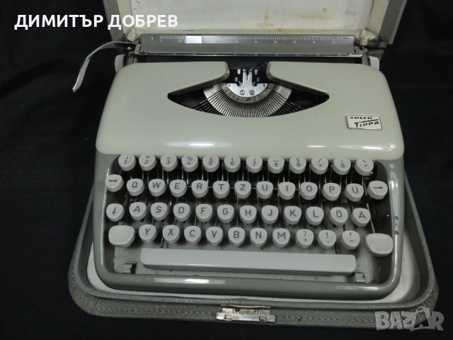 СТАРА РЕТРО ПОРТАТИВНА ПИШЕЩА МАШИНА ADLER TIPPA