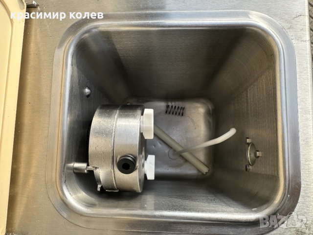 2 броя професионални машини "Carpigiani" за мек сладолед, снимка 6 - Обзавеждане за заведение - 52898315