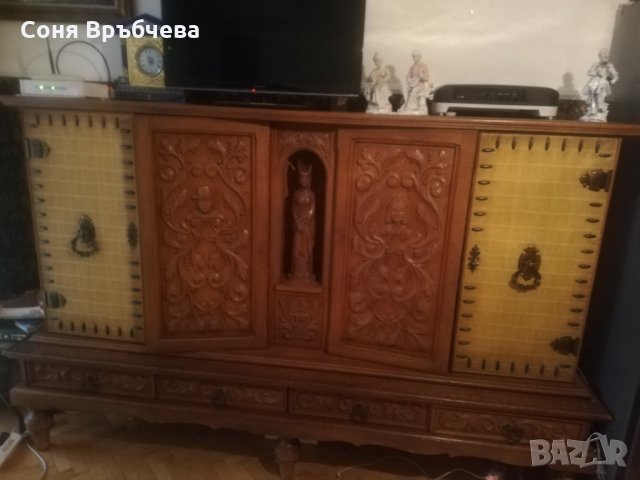 Уникален шкаф с дърворезба, снимка 1 - Шкафове - 35662678